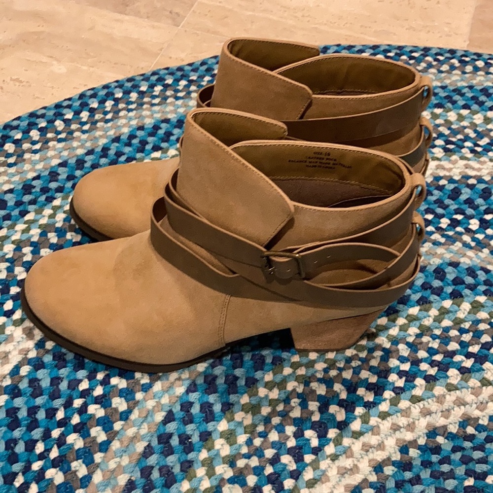 Restricted Chrissy Brown Ankle Boots - Picture 2 of 3